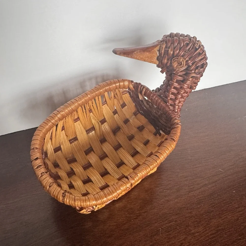 Vintage & Adorable Miniature Woven Wicker Bird Mini Basket 3